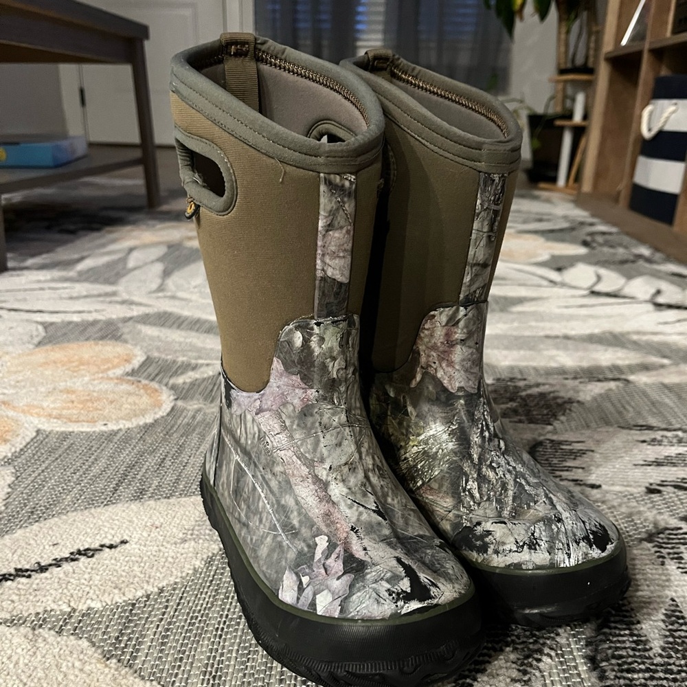 Size 2 waterproof youth bogs. Used